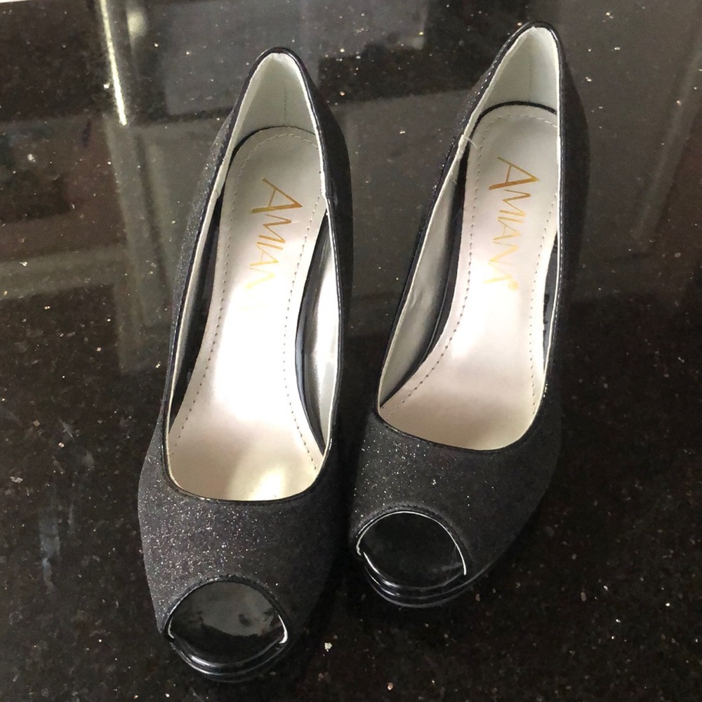 Amiana gliter black open toe never used